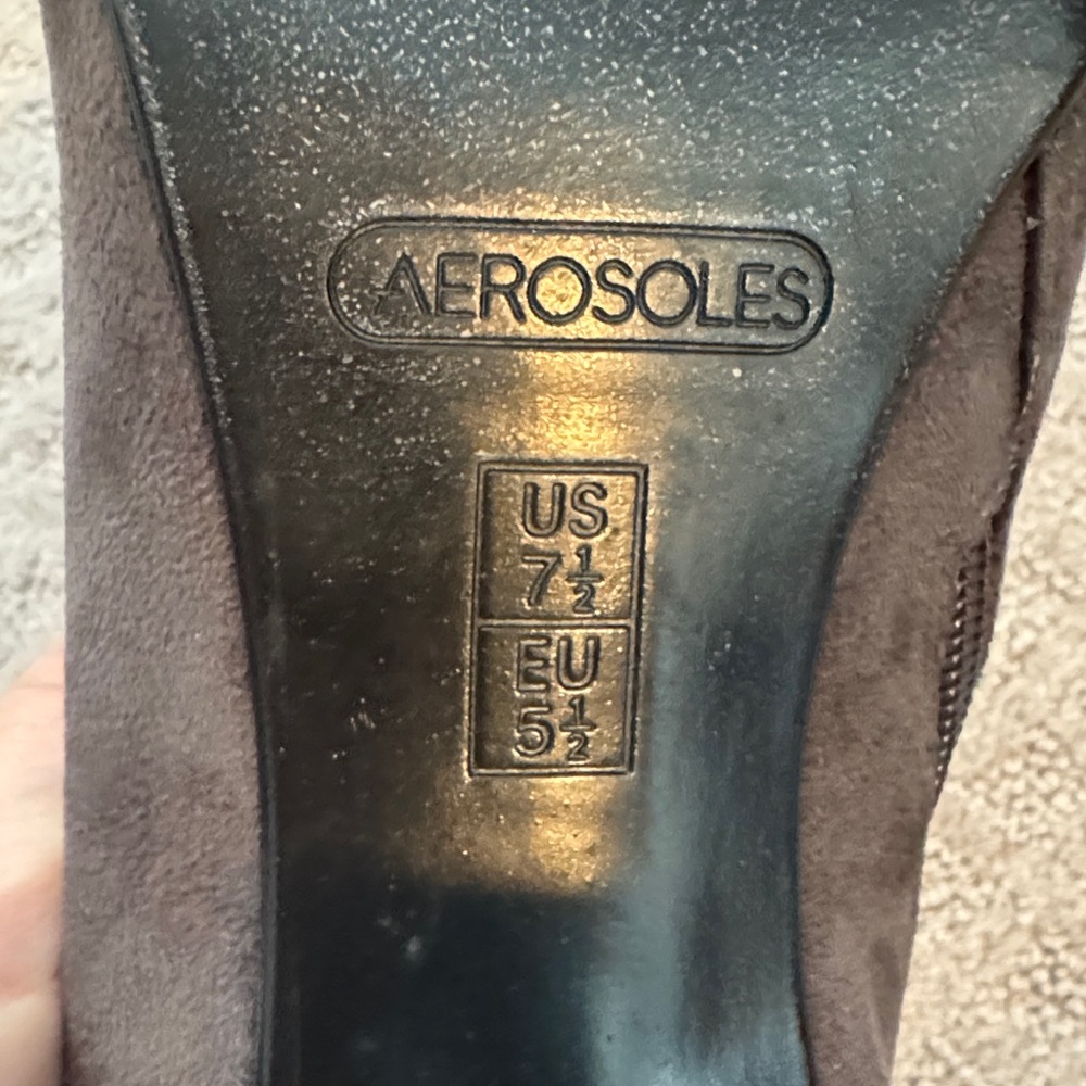 AEROSOLES Taupe Suede Footwear